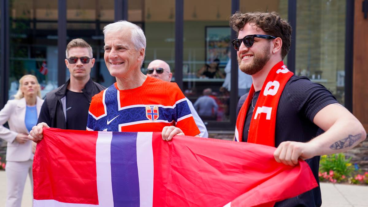 Støre skal se VM-kamp i Arendal