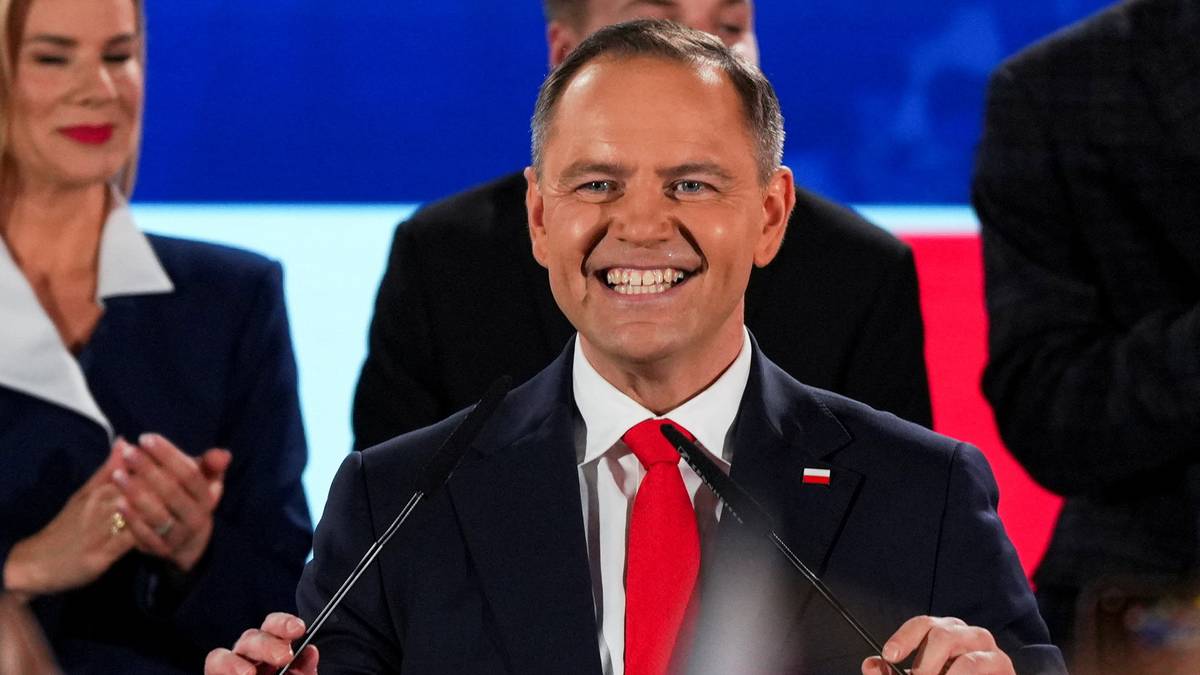 Drama i presidentvalet i Polen: Nasjonalistiske Nawrocki med knapp siger