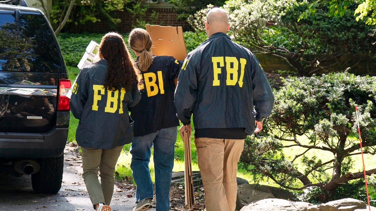 FBI ransaket huset til tidligere Trump-rådgiver
