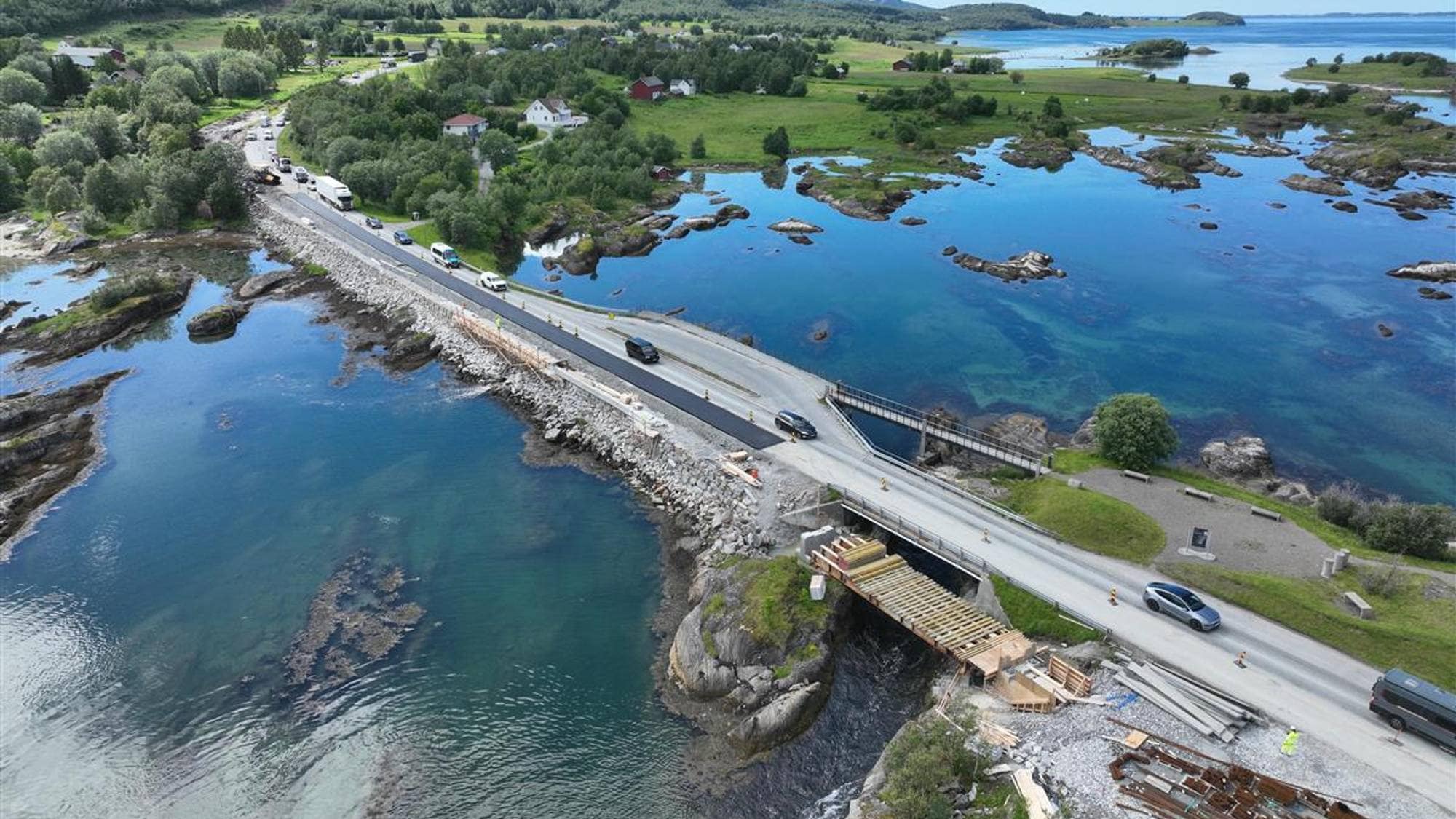 Asfaltering før åpning til to kjørefelt