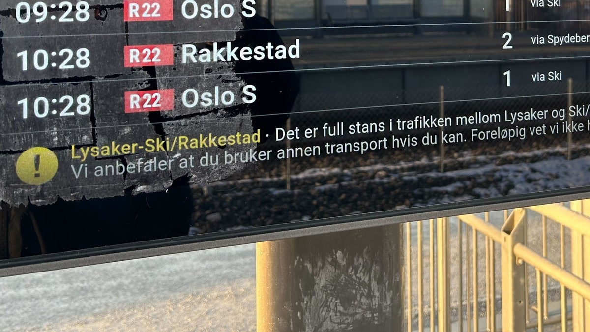 Full stans i togtrafikken på Østlandet – feilen er ikke funnet