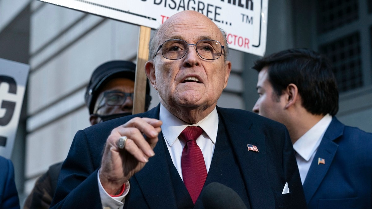 Rudy Giuliani må gi fra seg leilighet i New York og 26 klokker