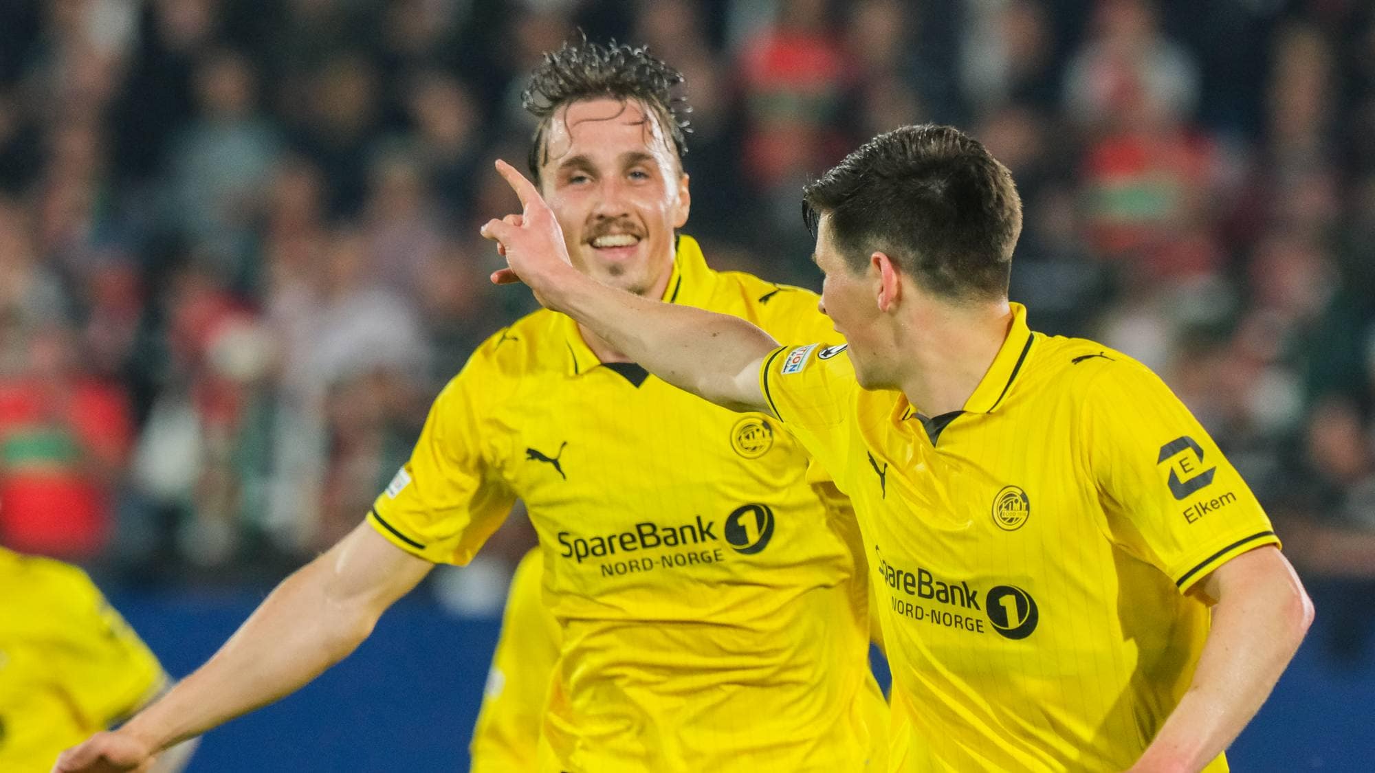 Fotballspillere som jubler