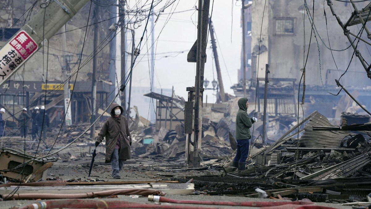 Folk fanga i ruinane etter jordskjelv i Japan