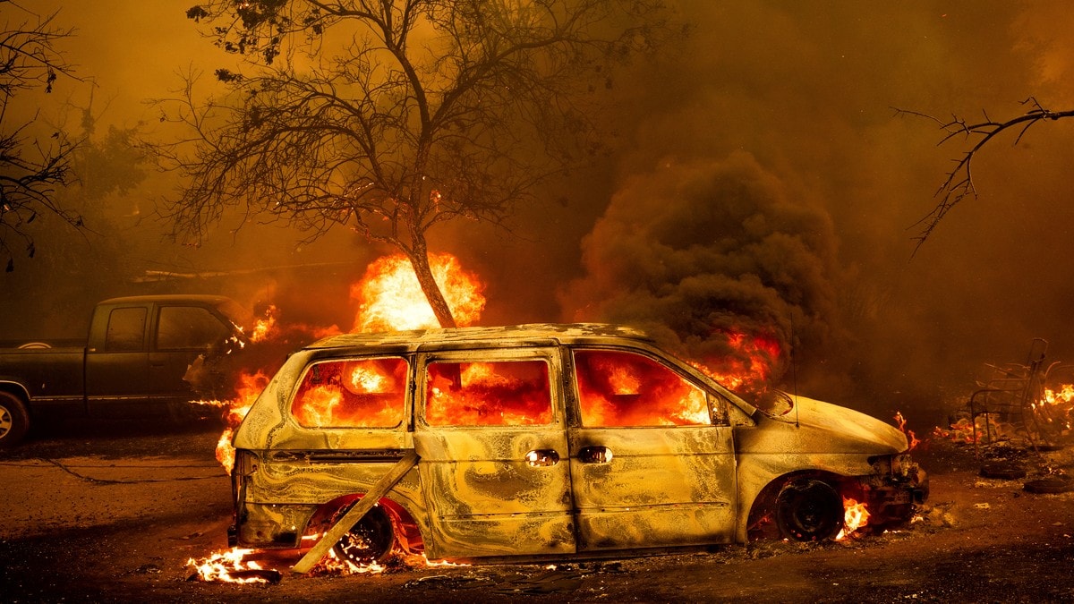 Nesten 30.000 evakuert fra skogbranner i California