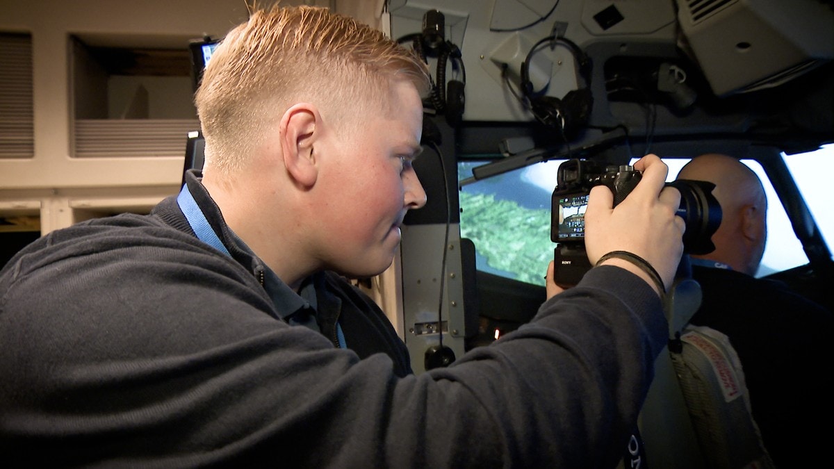 Birk (17) sparer til milliondyr pilotutdanning – med TikTok som inntektskilde