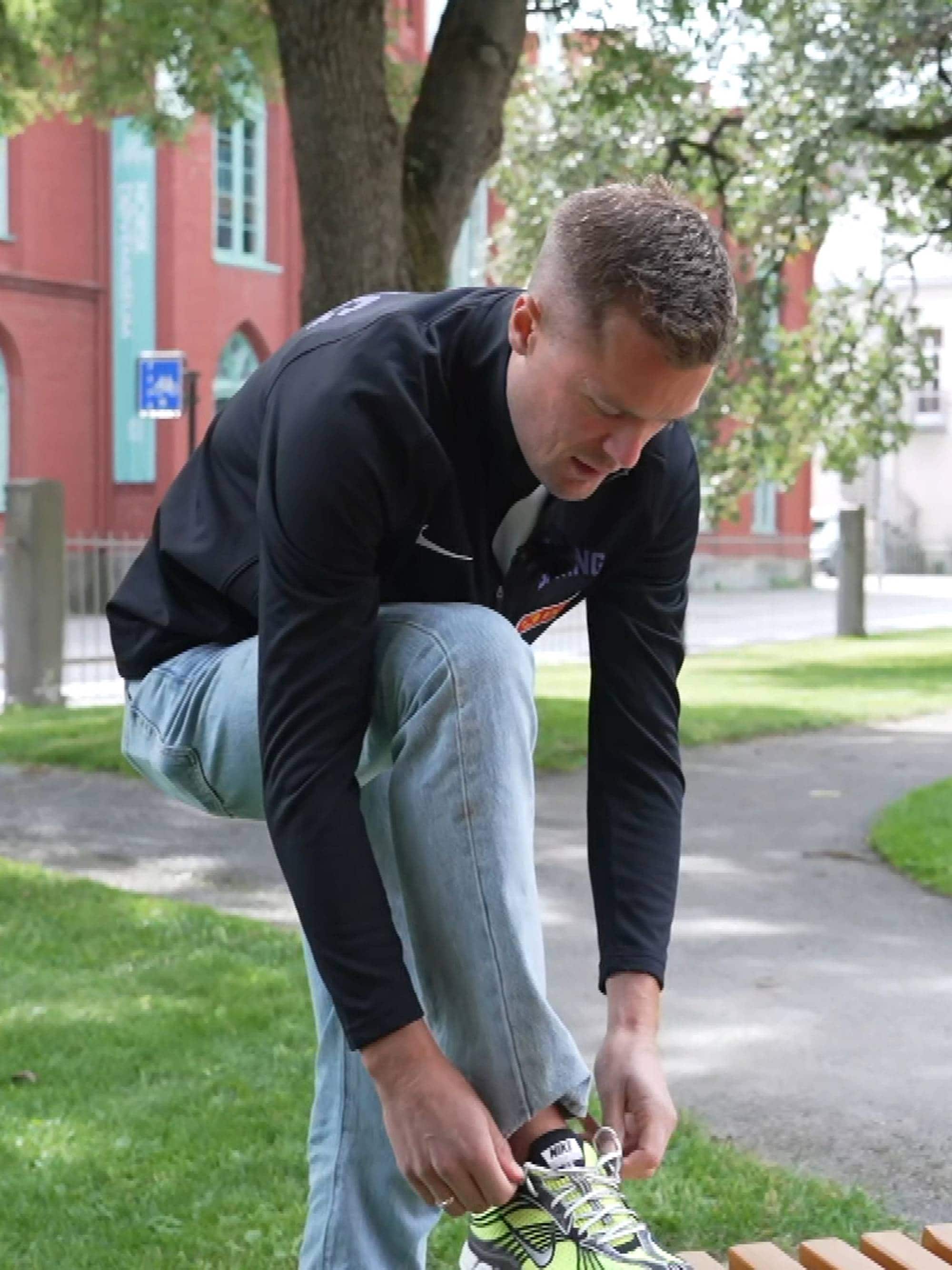 Filip Ingebrigtsen knyter lissene.