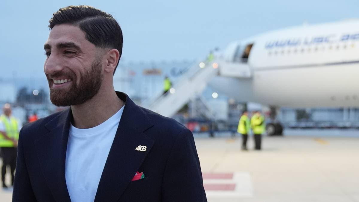 Iranske VM-spillere markerer mot USA med pins