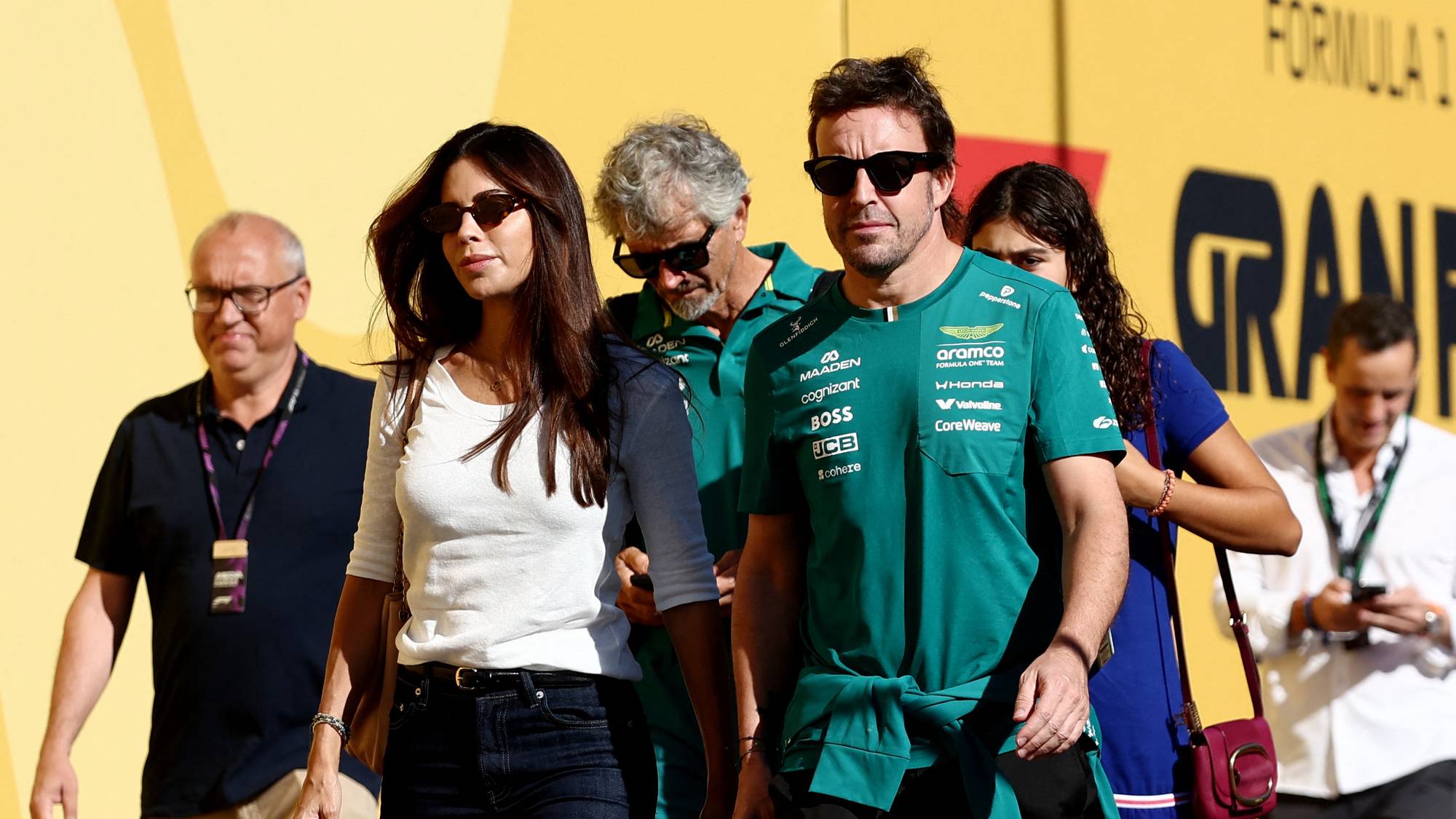 Fernando Alonso sammen med kjæresten Melissa Jimenez før løpet i Madrid