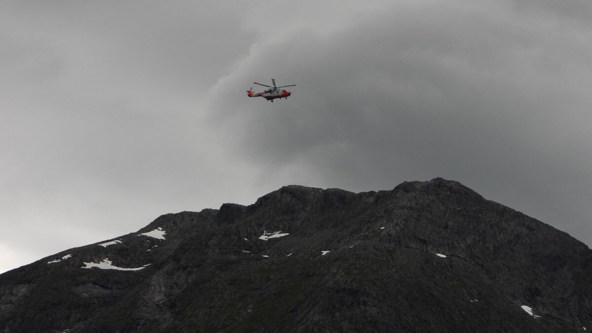 Klatrere står fast på Kvanndalstind i Rauma – redningsaksjon pågår