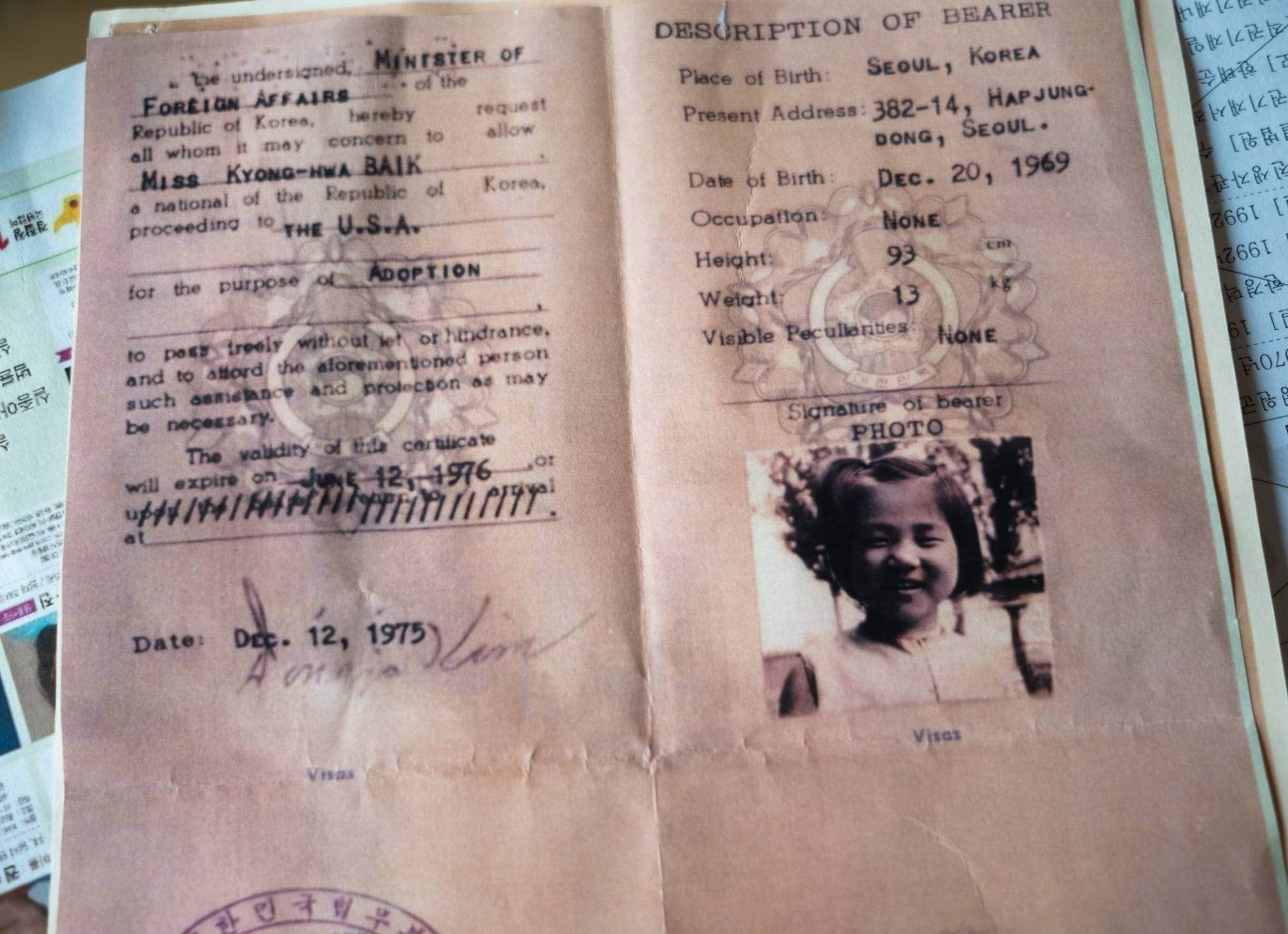Han Tae Soon's daughter was abducted, according to her, and adopted by a US fmaily. Han shows the adoption certificate to NRK. Apirl 6, 2026, Seoul. Fang Yongbin/NRK
