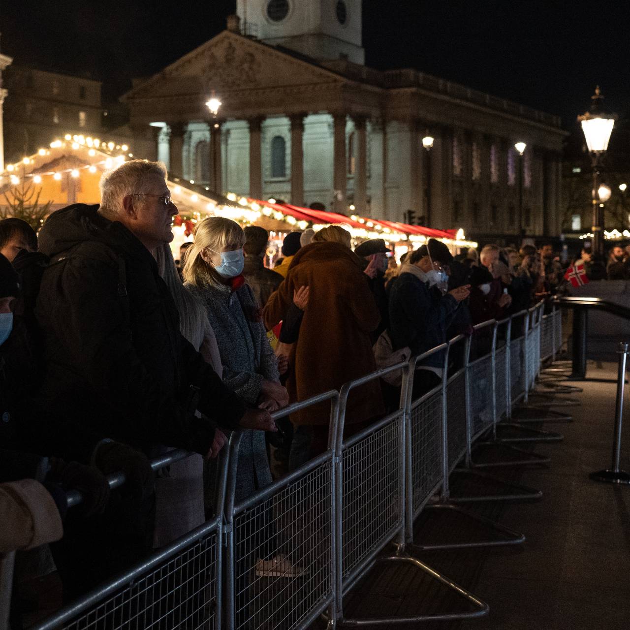 Tilskuere til julegrantenningen på Trafalgar Square