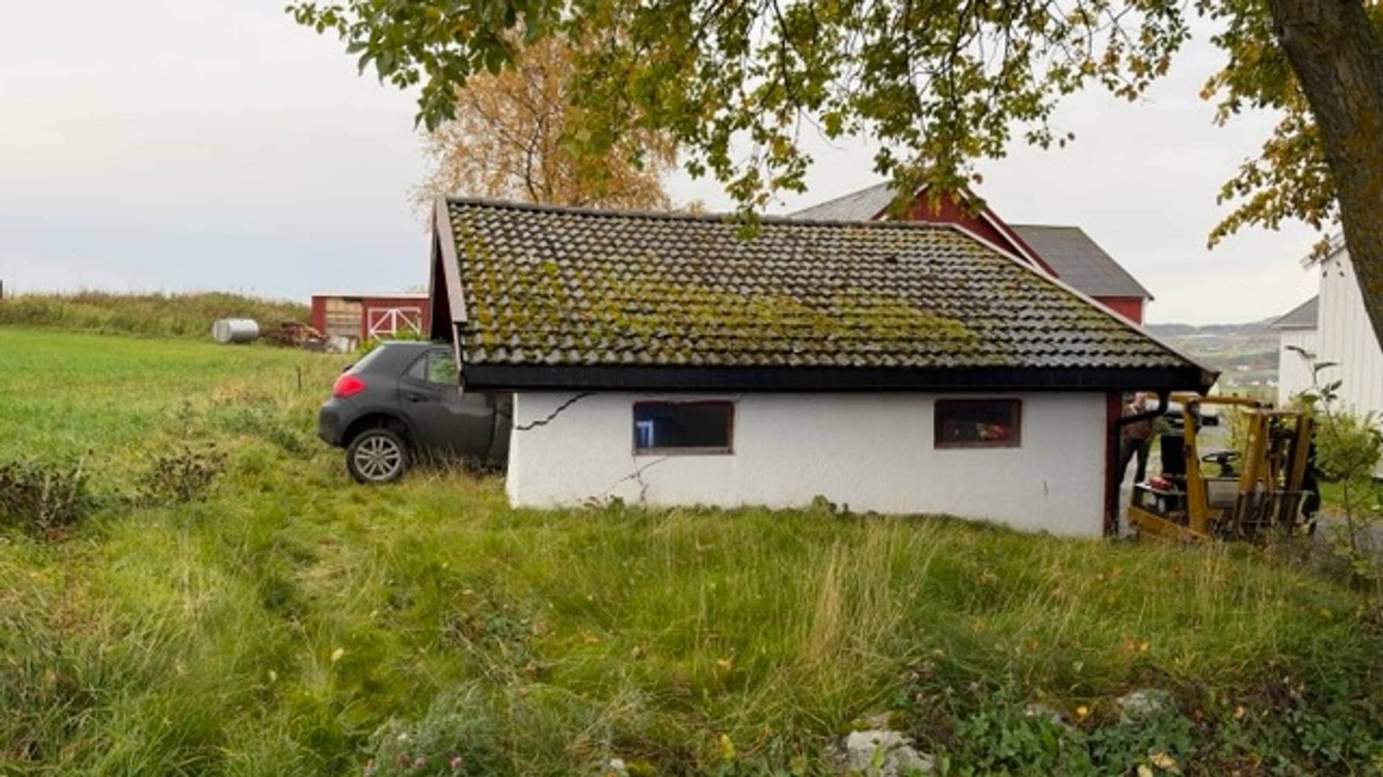 
Krasj i en garasje på Frosta