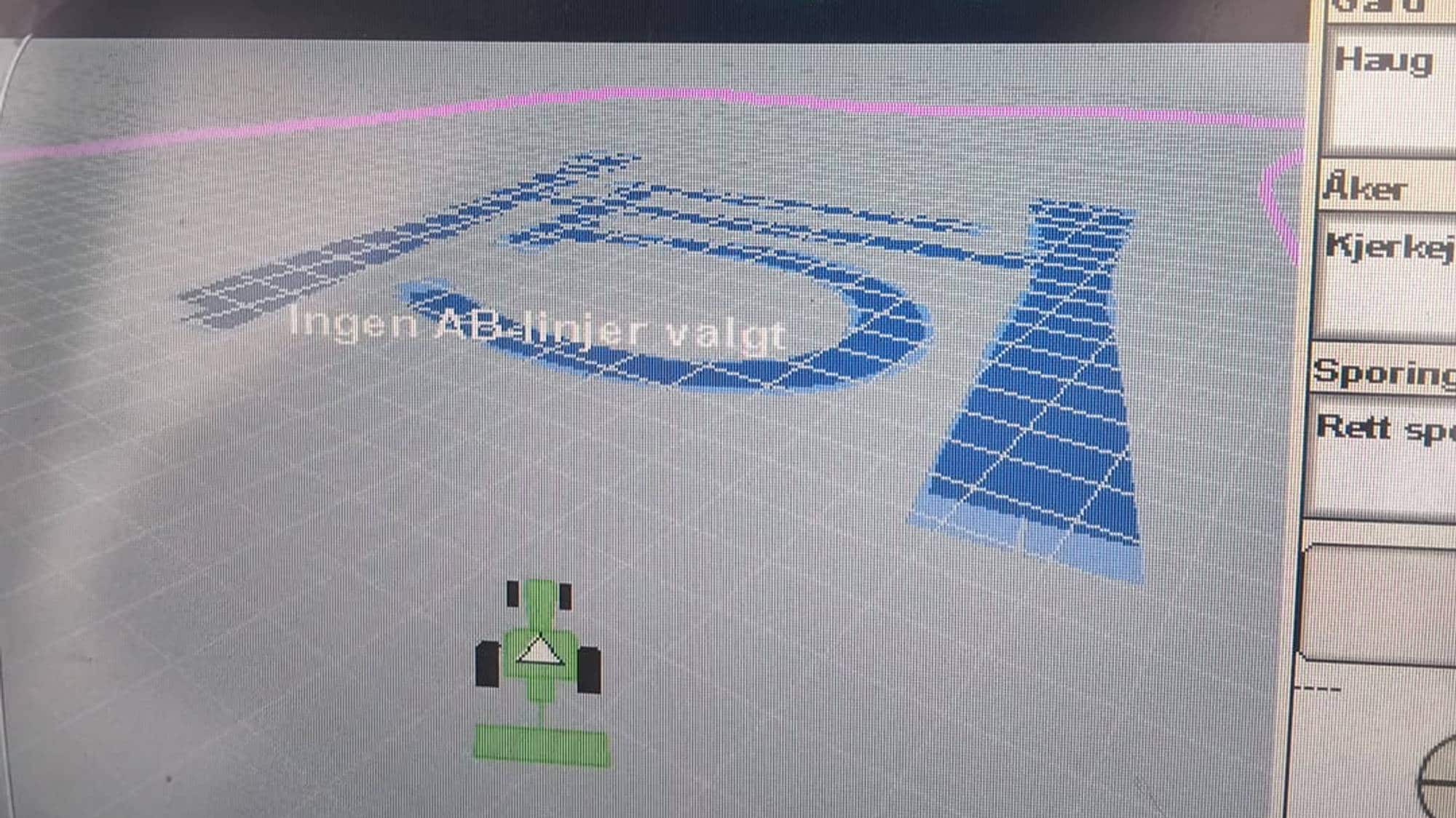 Kong Harald Vs monogram på GPS i traktor.