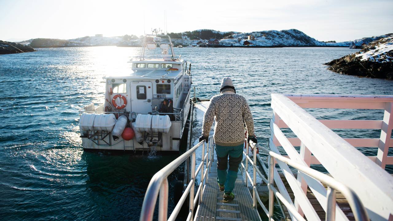 Marit Skogsholm og Tommy André Ingebrigtsen er avhengige av båt for å kunne bo på Vokkøya