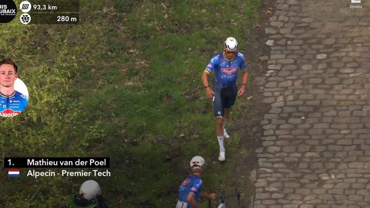 Fullstendig kaos i Paris-Roubaix - den regjerende mesteren m&aring;tte bytte sykkel tre ganger