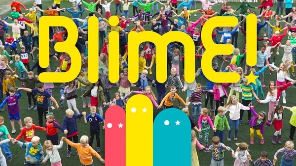 NRK Super inviterer alle barn i Norge til å bli med å danse BlimE-dansen.