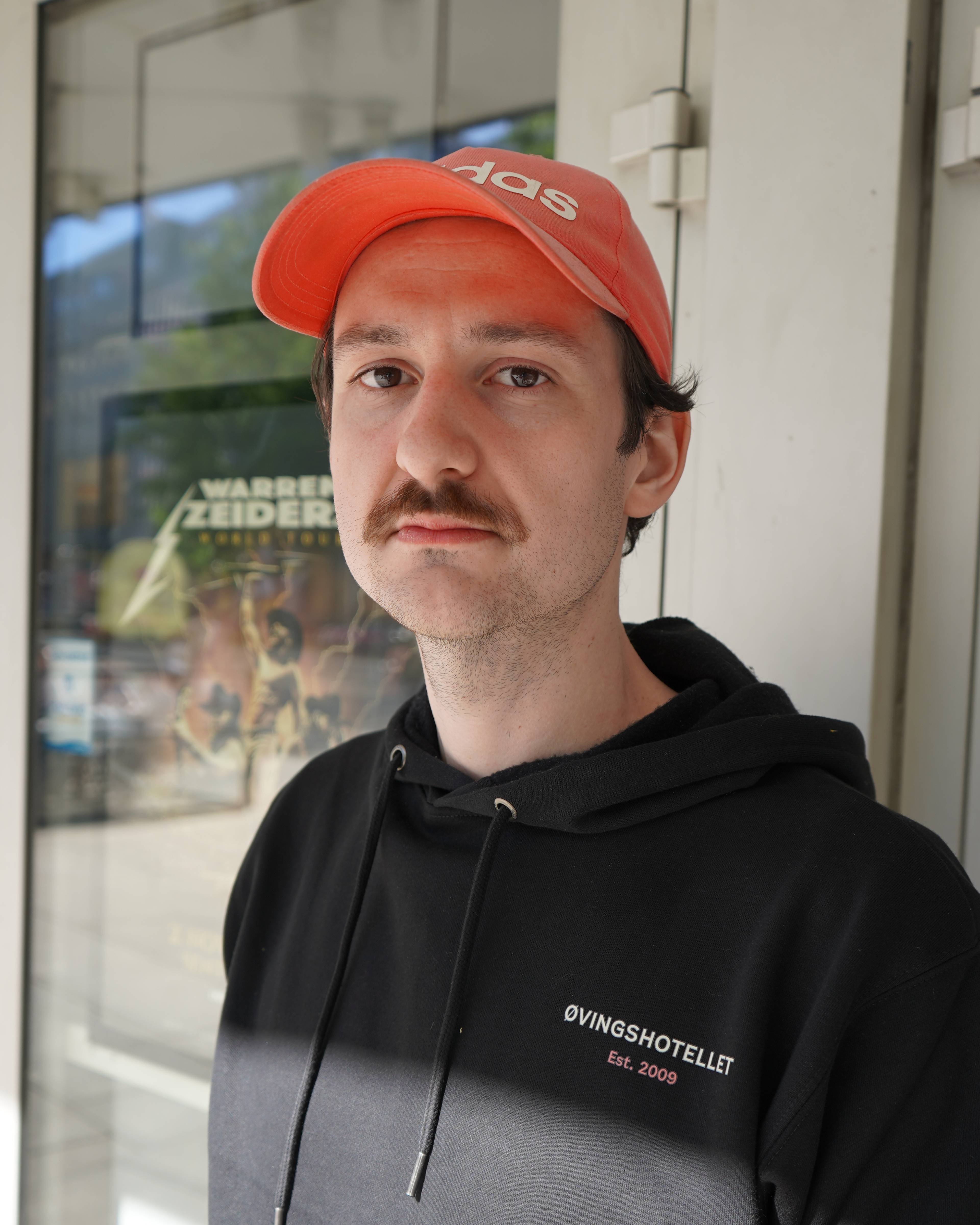 Bilder av Oskar Myrseth, gitarist i Agabas - og Kyros på Brewgata bar.