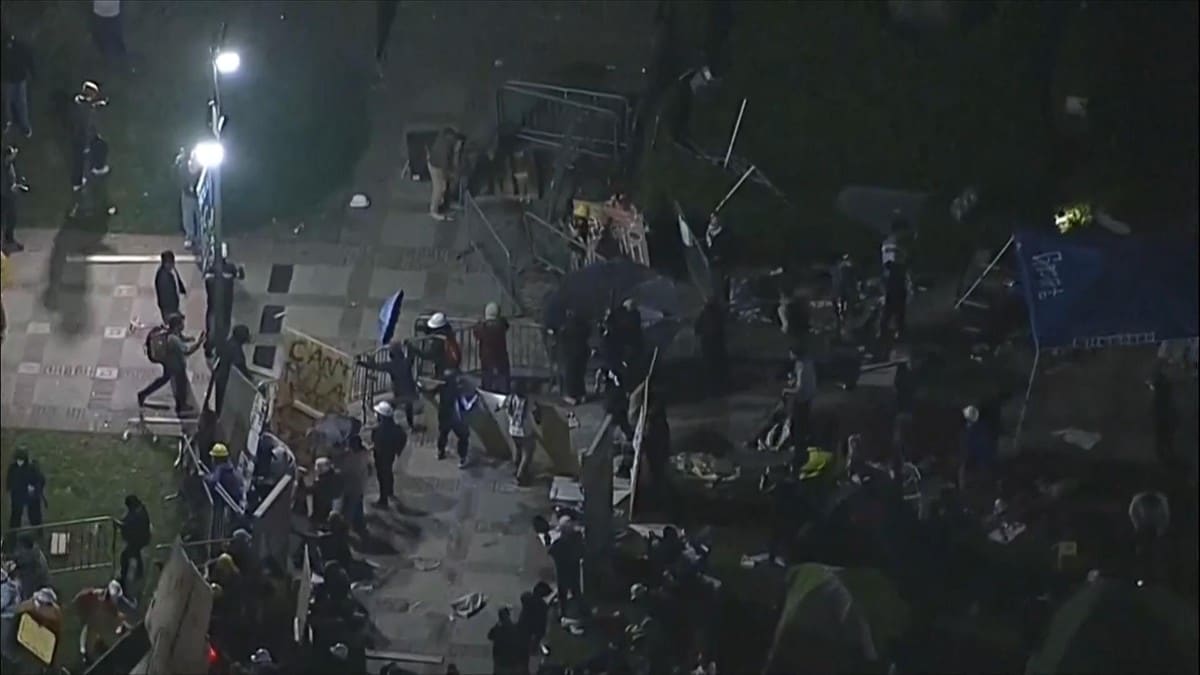Slåsskamper mellom demonstranter på UCLA