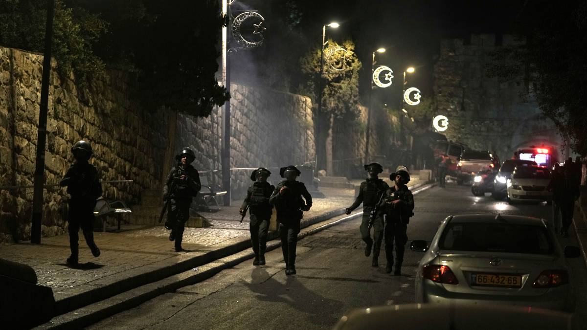 Israeli police attack Palestinians at Al-Aqsa Mosque in Jerusalem – NRK Norway – Overview of news from across the country