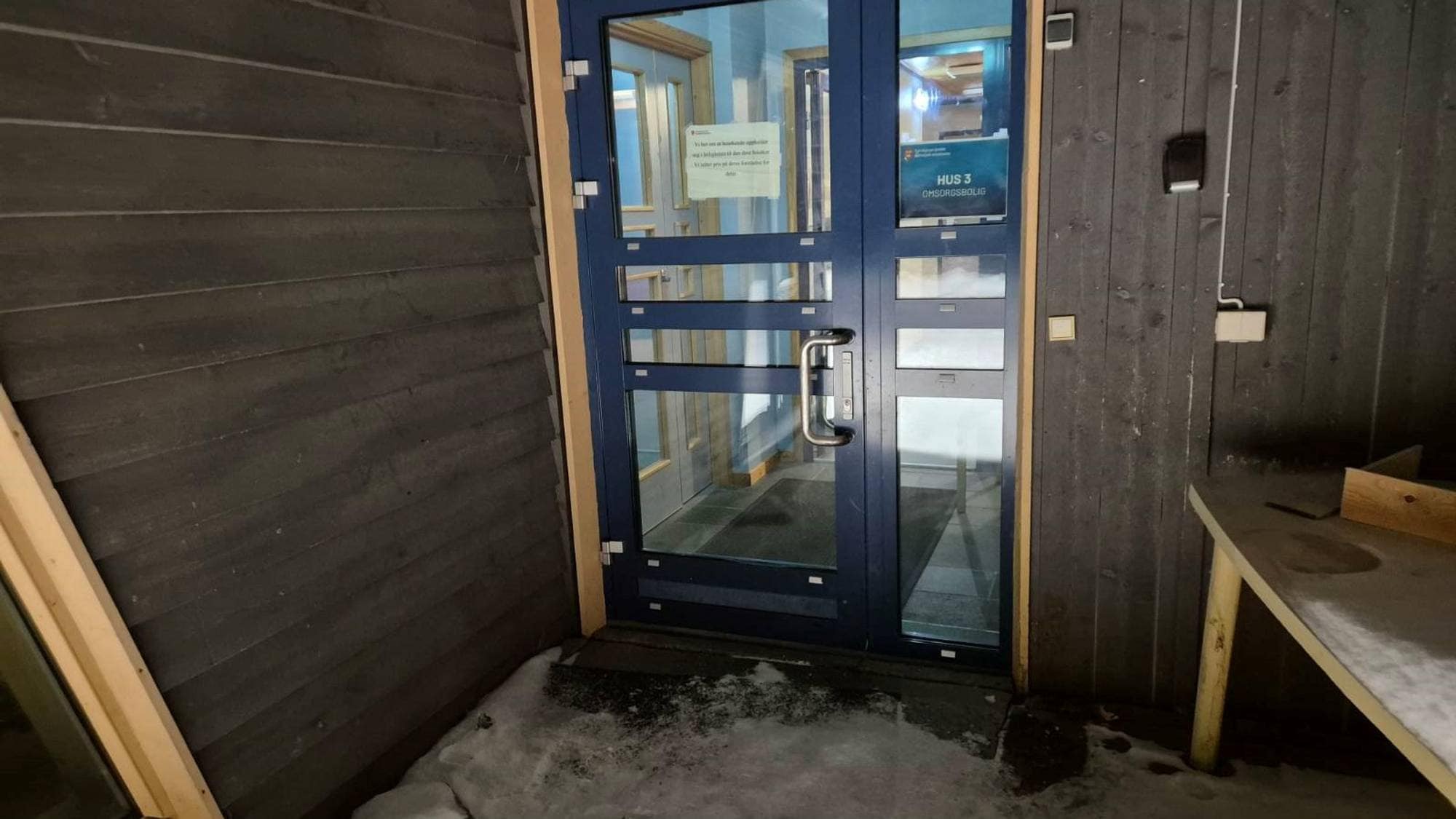 Dør på omsorgsboligen i Karasjok.