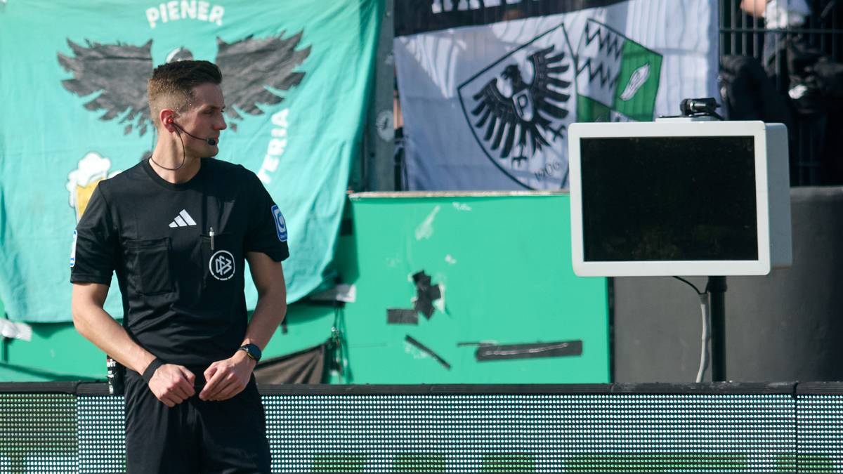 Absurd VAR-protest i Tyskland: Dro ut ledningen til VAR-skjerm