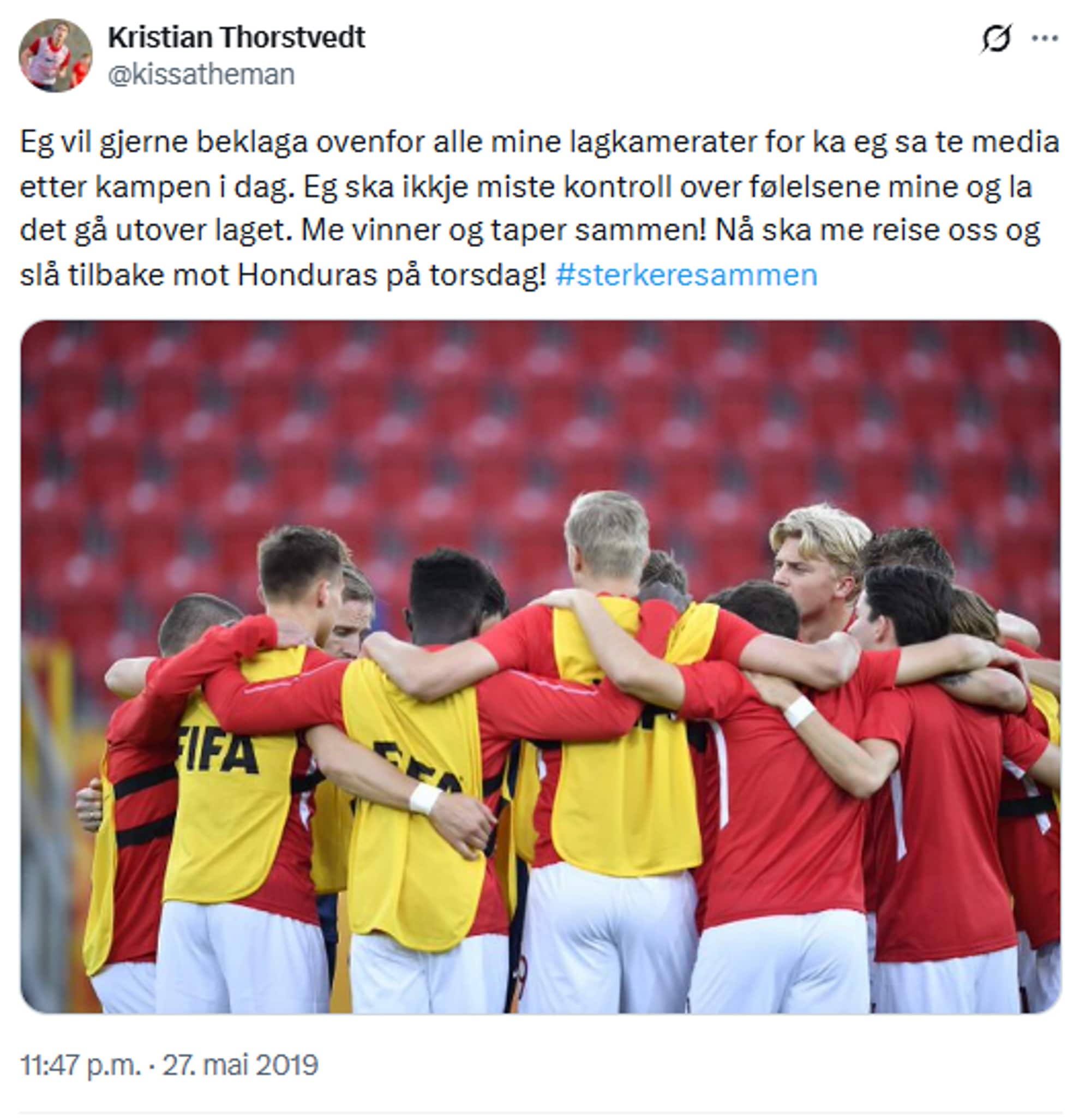Et innlegg på twitter med bilde av en spillergruppe