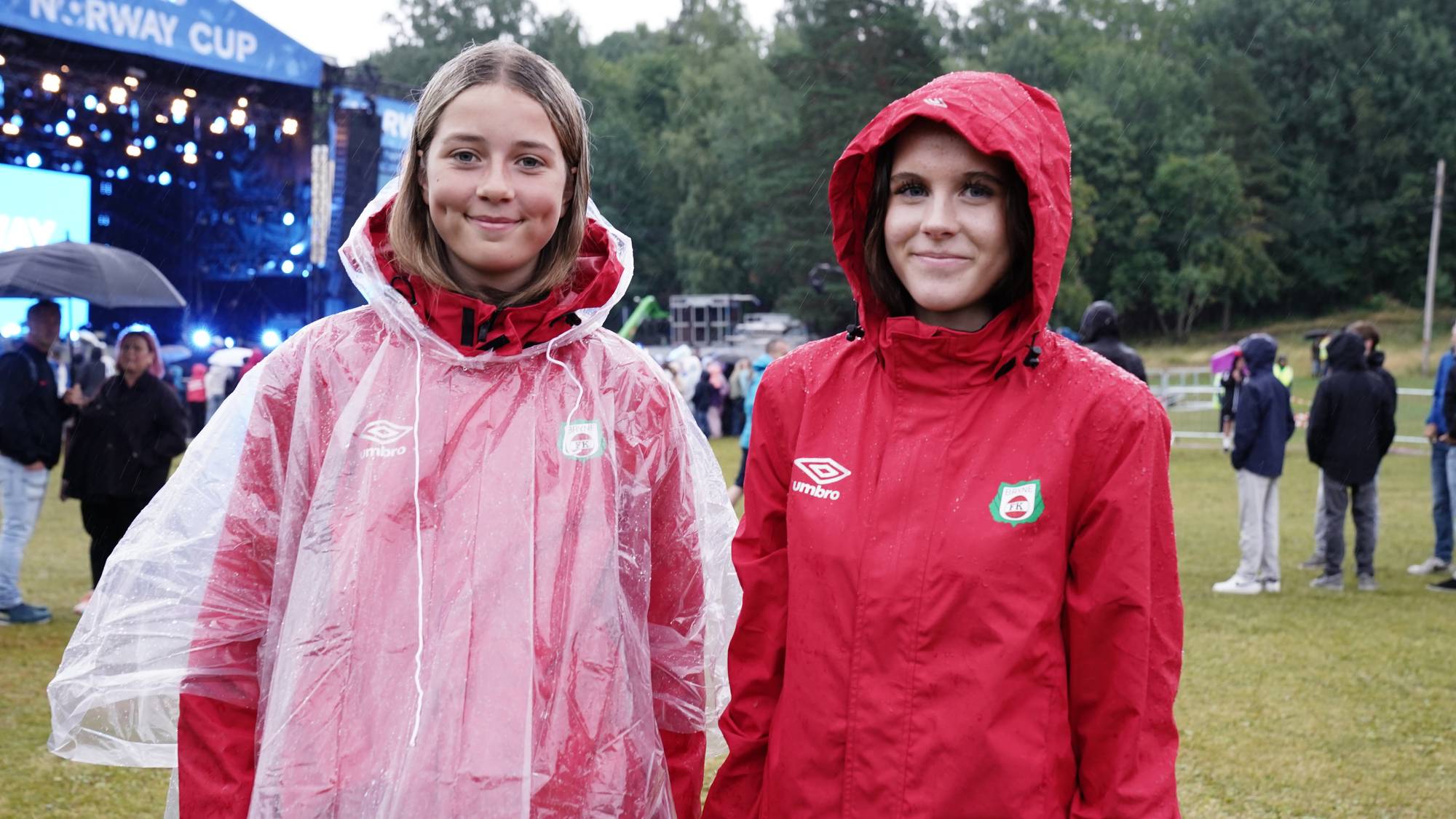Fra v: Mariell Salte Jørgensen (13) og Rikke Midttun (13).