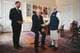 Stian Lysberg Solum / NTB Prins Haakon, Kong Harald og Indias statsminister Narendra Modi møtes. De to statslederne håndhilser i en stue.