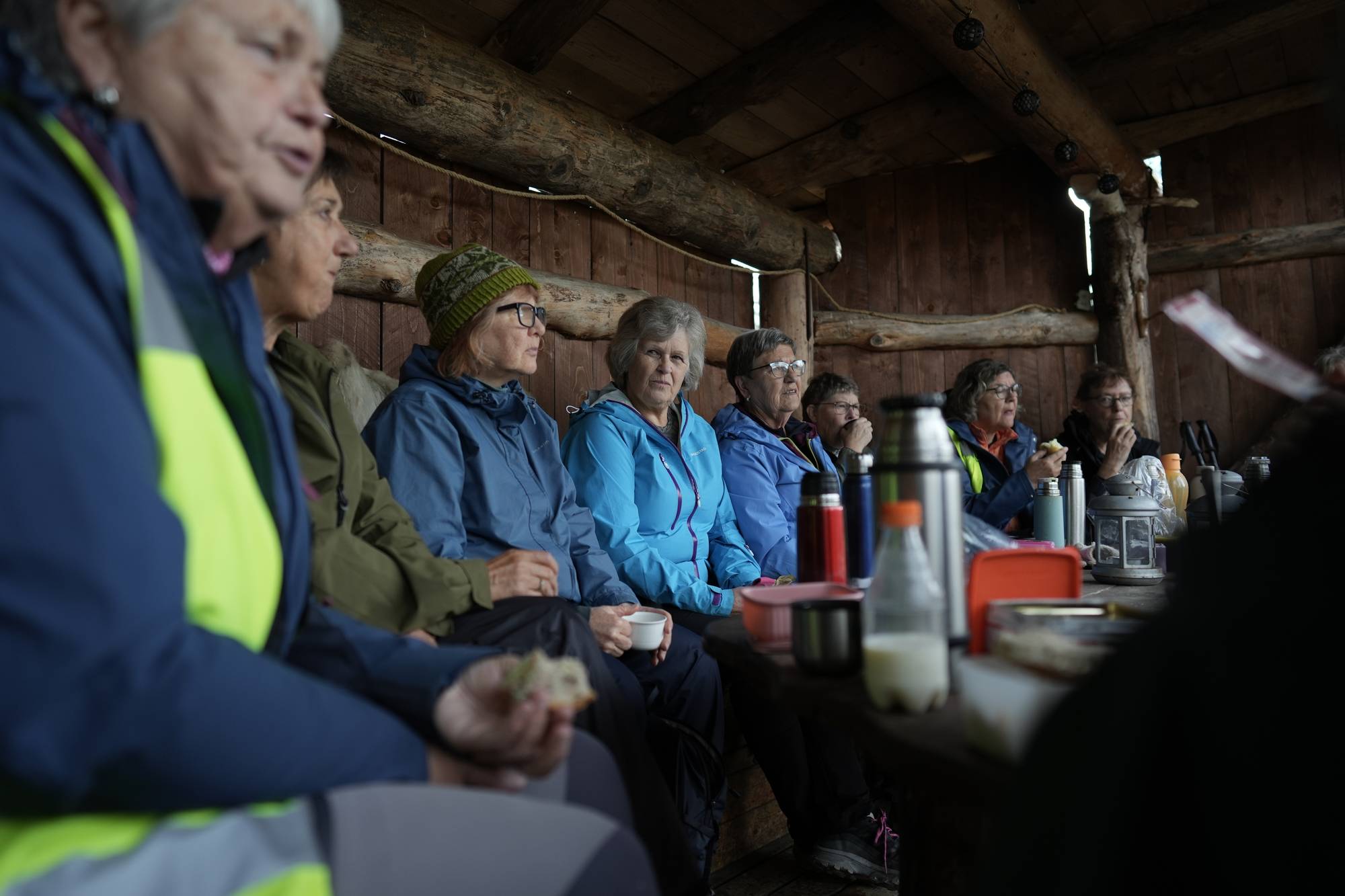 Turgruppa knirk og knak er på tur i Ørsta. Gruppa er en del av norsk revmatikerforbund som føler seg under prioritert i statsbudsjettet.
