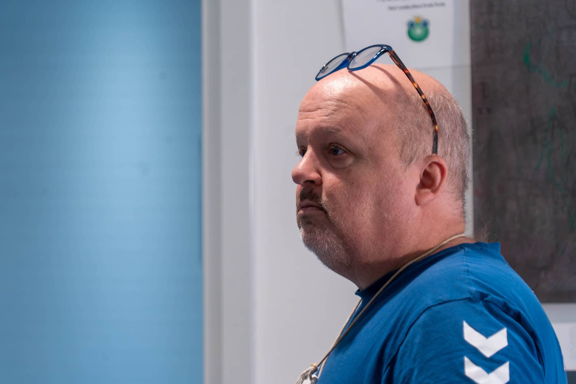 Bilder av Steinar Wangen på Halden Fengsel. Både under intervju og ute i luftegår. Eksteriør bilder av Halden fengsel. Journalist Benjamin Vorland Andersrød.