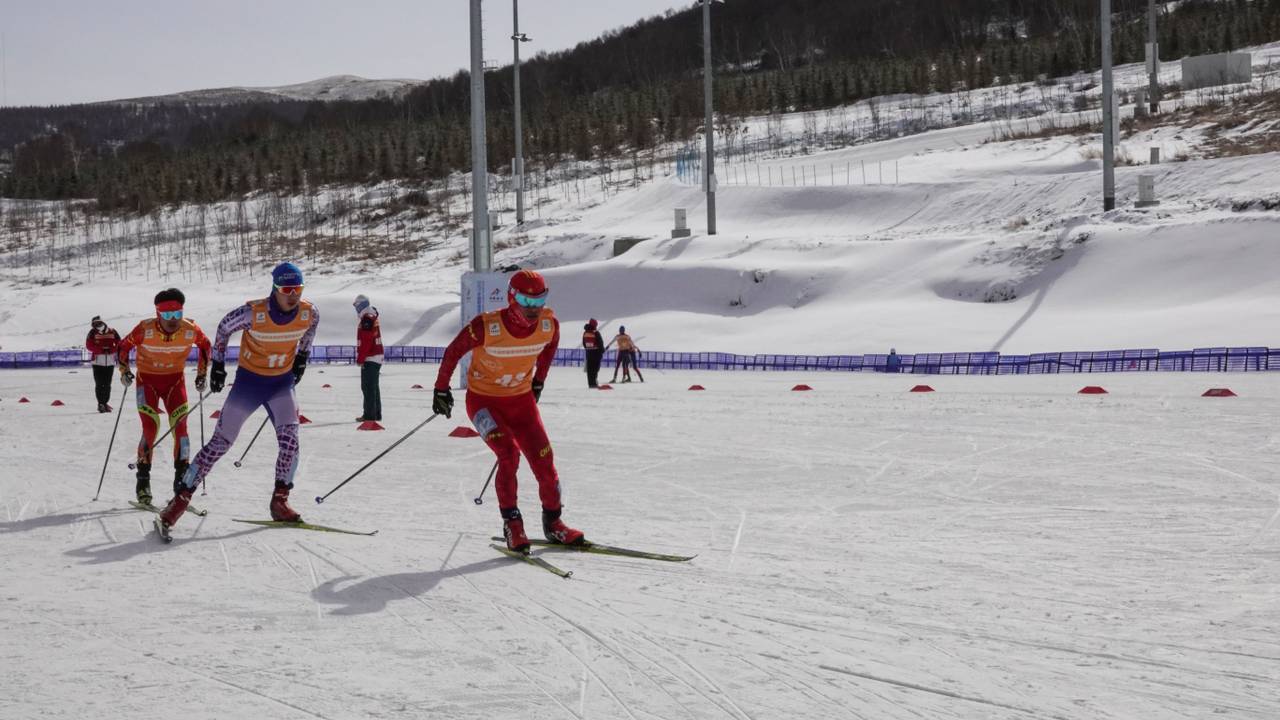 De kinesiske utøverne i skiskyting, langrenn og kombinert konkurrerer mot hverandre