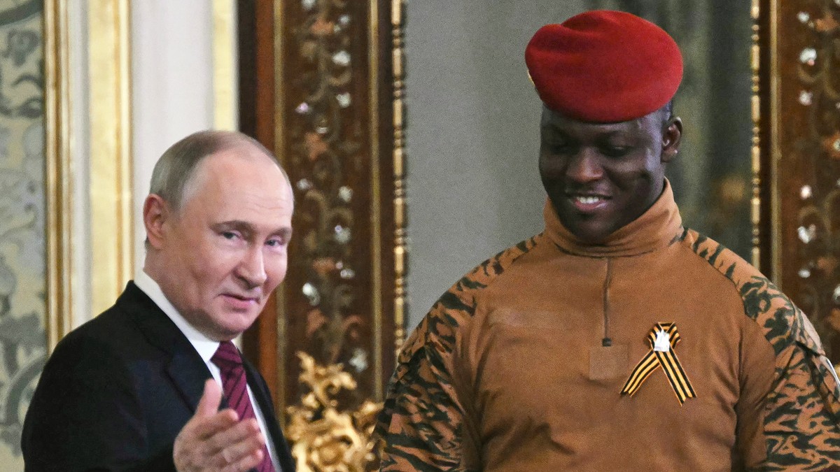 Afrikas yngste president har blitt Putins favoritt