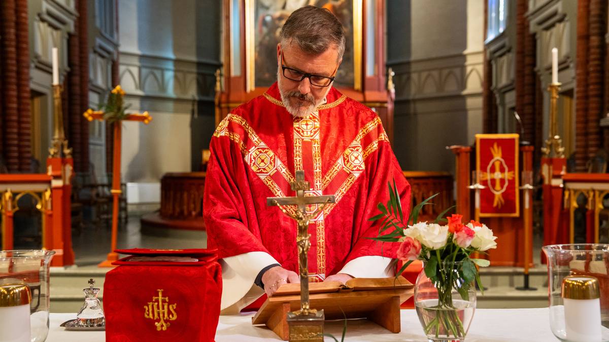 Påskeprestene får stadig flere besøkende: – Jeg tror vi trenger håp nå