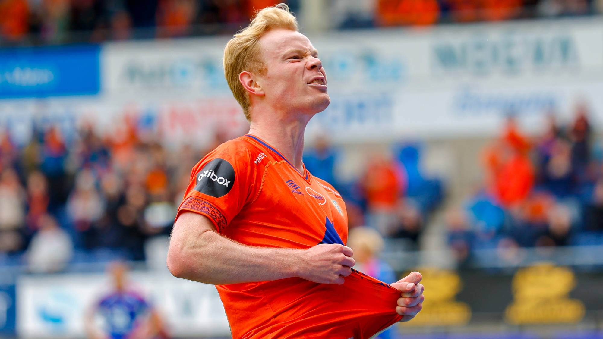 Aalesunds Jakob Nyland Ørsahl jubler etter å ha scoret i eliteseriekampen i fotball mellom Aalesund og Vålerenga på Color Line Stadion.