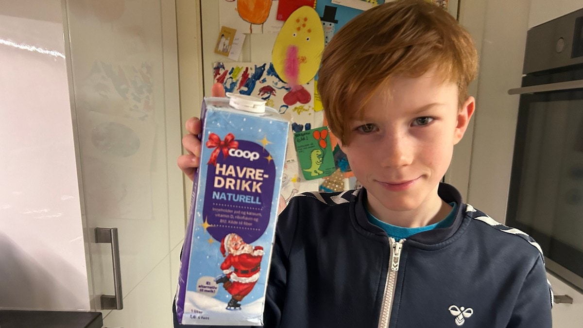 Torbjørn (8) sende brev til Coop: – Kjedeleg å ha mjølk utan juledesign