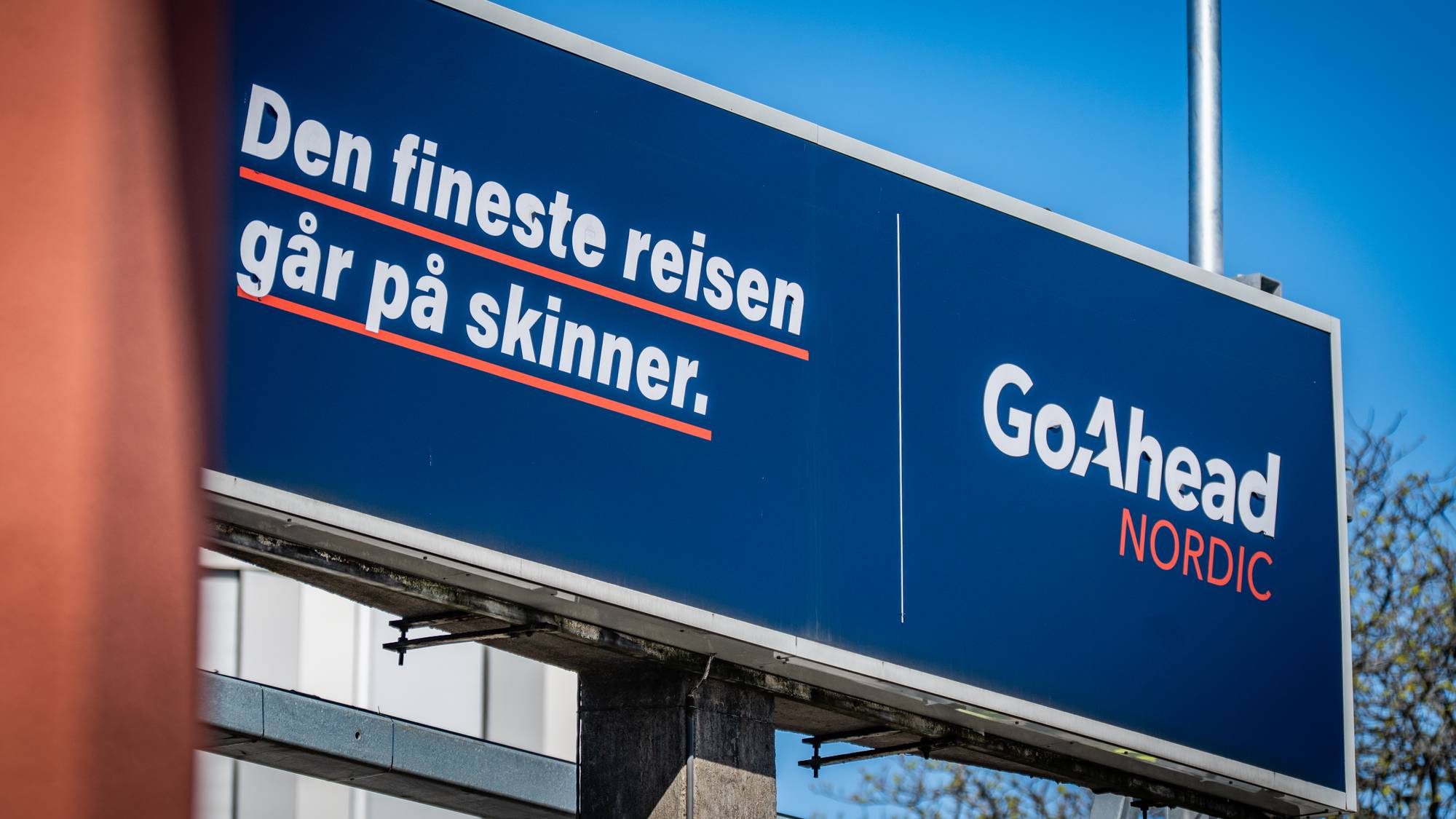 Reklameskilt for togselskapet Go-Ahead