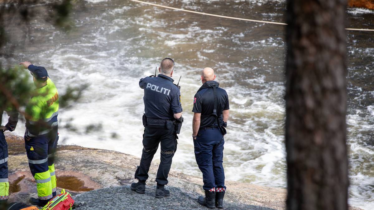 Dykkere søker etter 19-åring