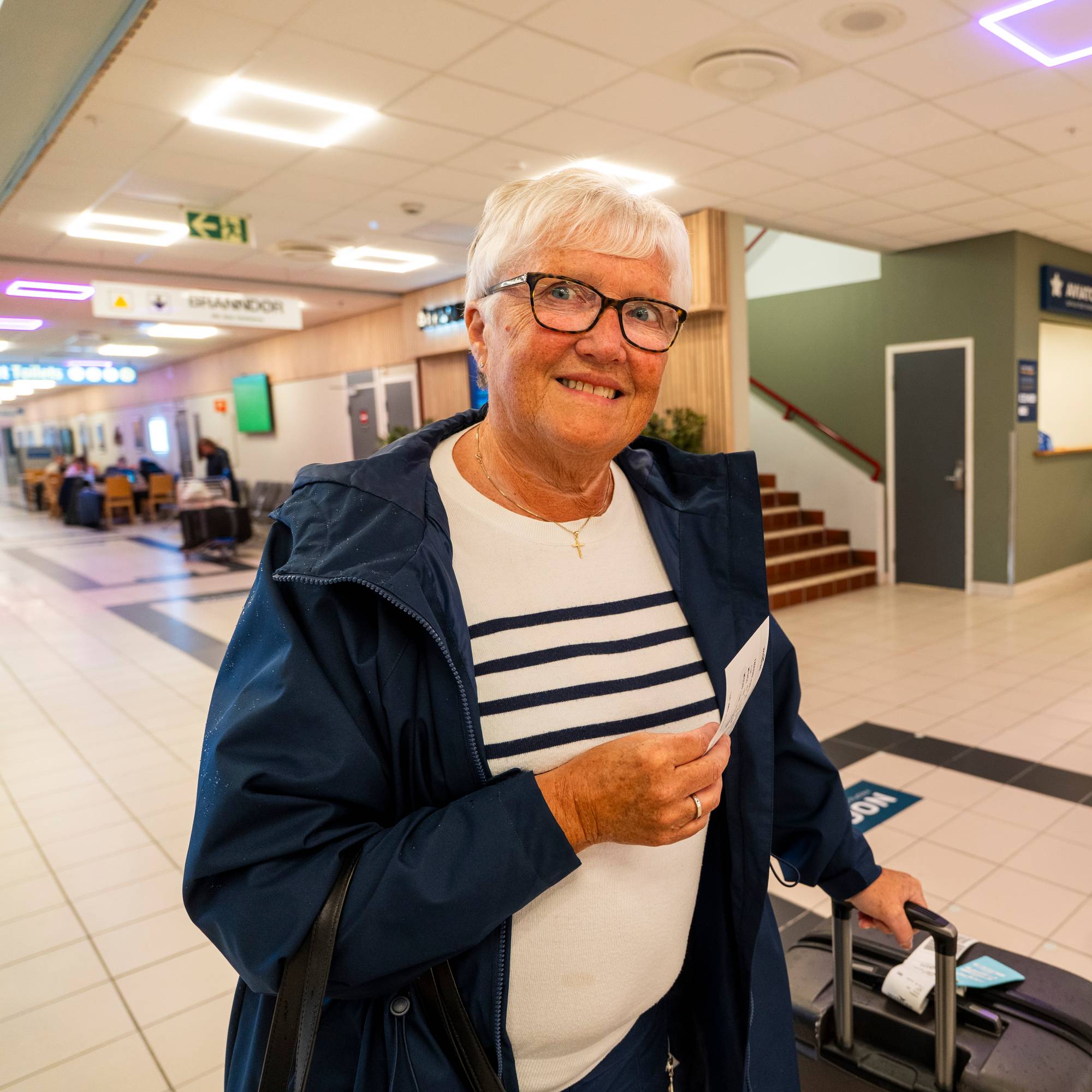 Flygelederstreiken. Grete Fagerhol på flyplassen på Vigra håper hun rekker en konfirmasjon i Kristiansand