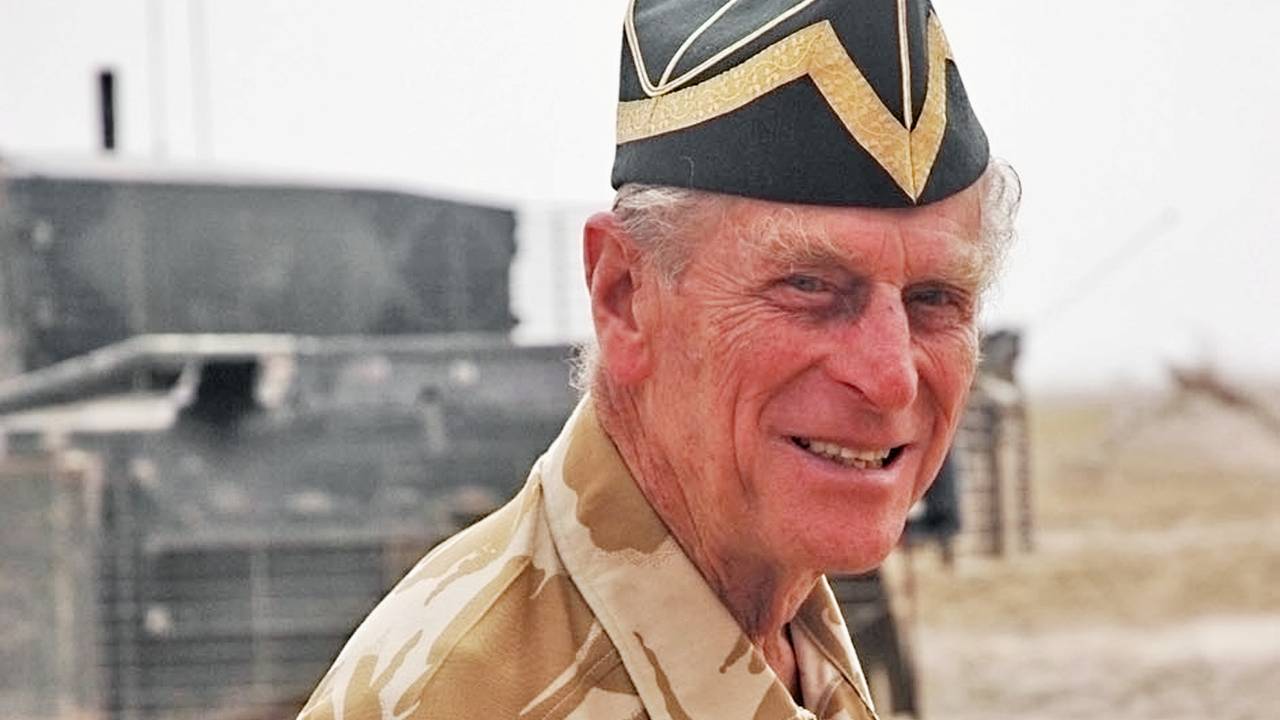 Prins Phillip besøker de britiske styrkene i Irak i 2006