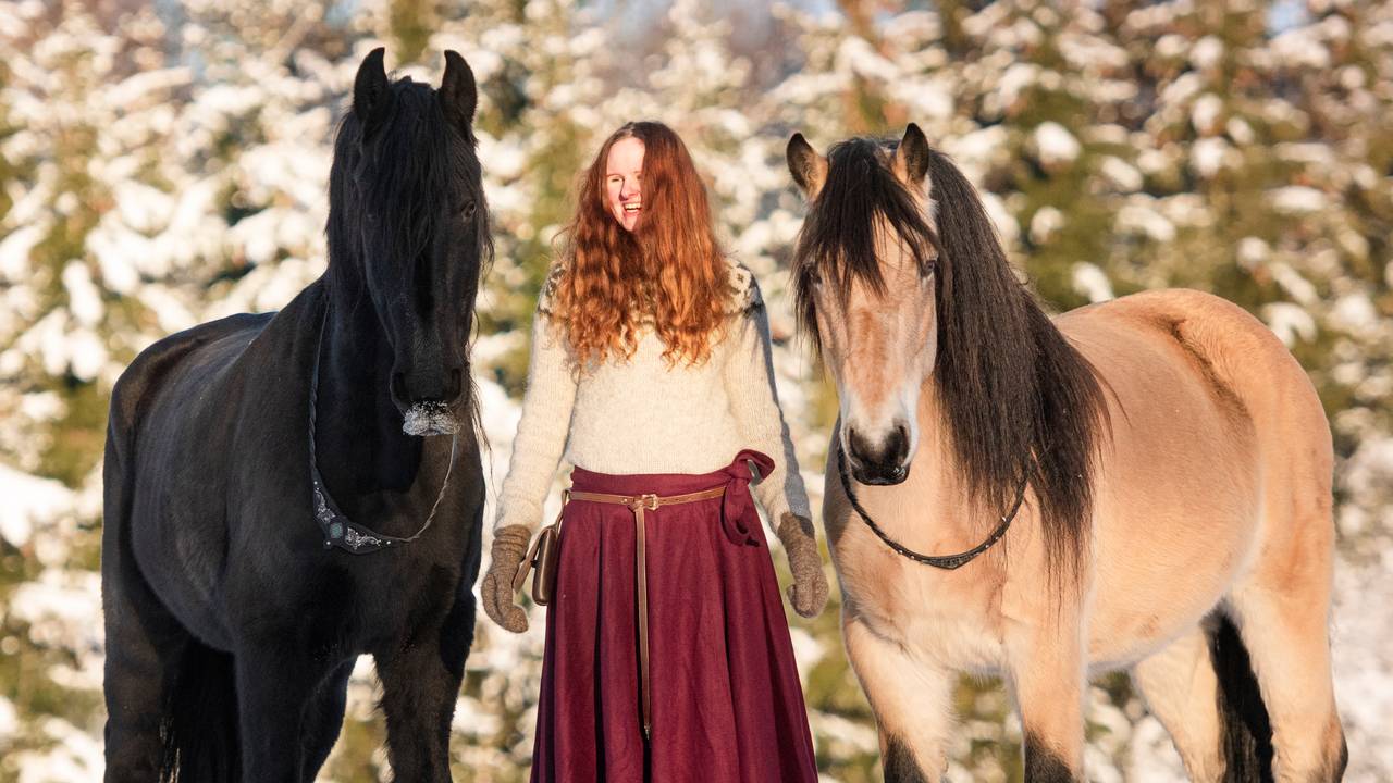 Matilde med begge hestene hun eier