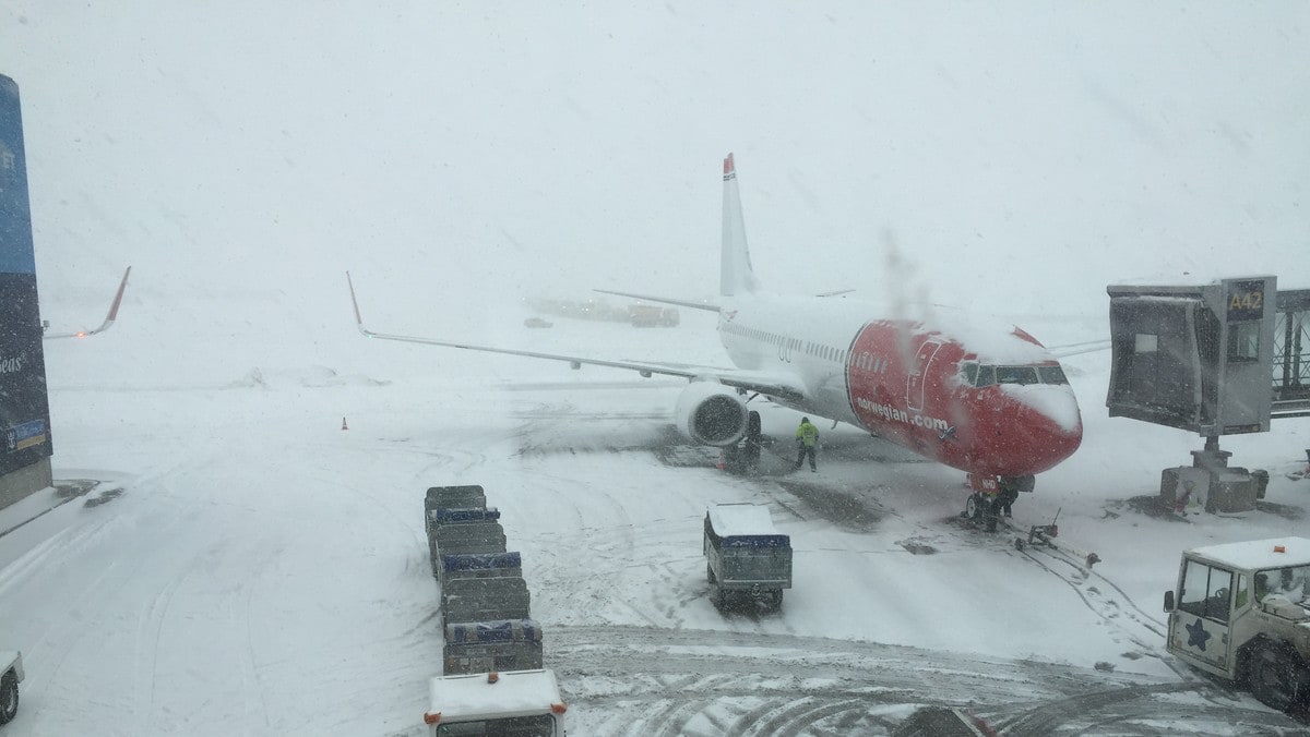 Flyselskap legger seg flat – passasjerer fast i fly på bakken i fem timer