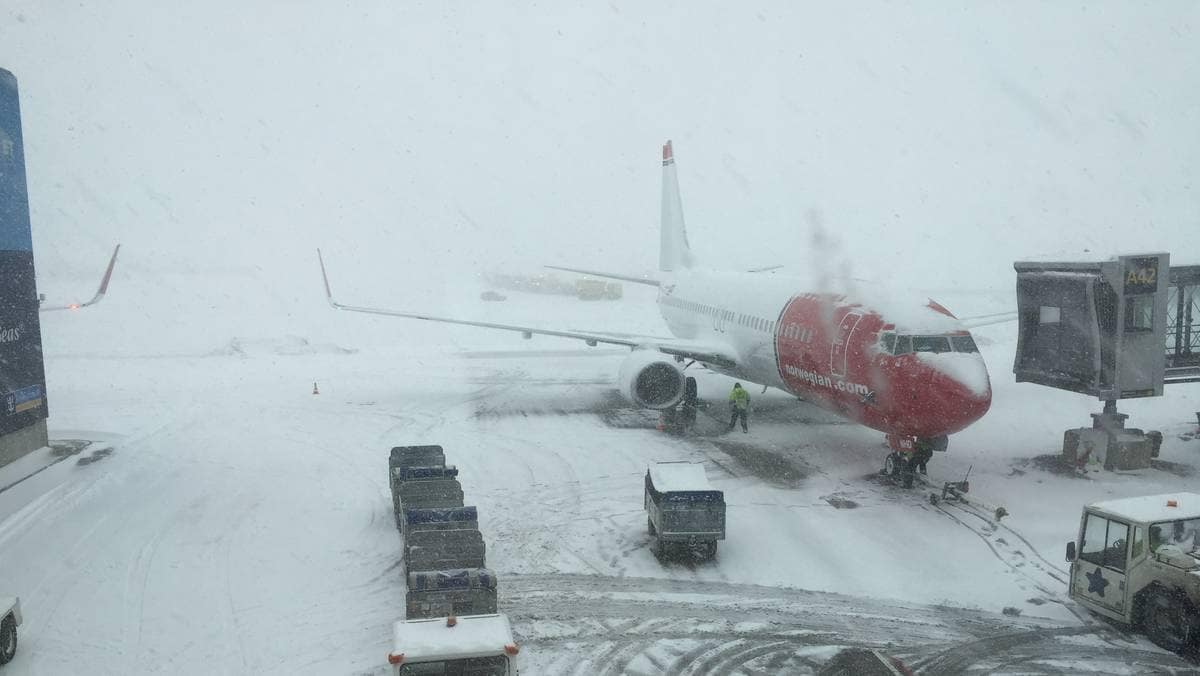 Flyselskap legger seg flat – passasjerer fast i fly på bakken i fem timer