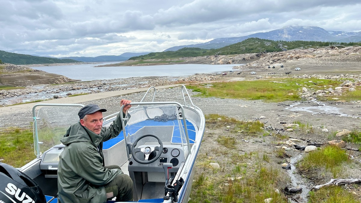 Her pleier båten til Lars Egil å duppe i vatnet: – Her er steinørken