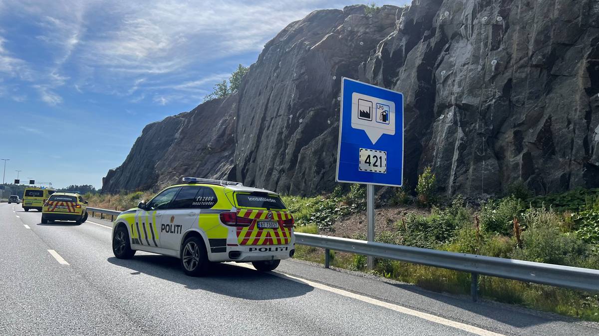 To personer til sykehus etter trafikkulykke på E18 i Arendal – NRK ...
