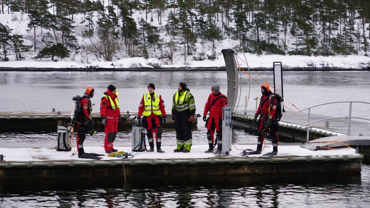 Mann omkom etter at bil havnet i vannet