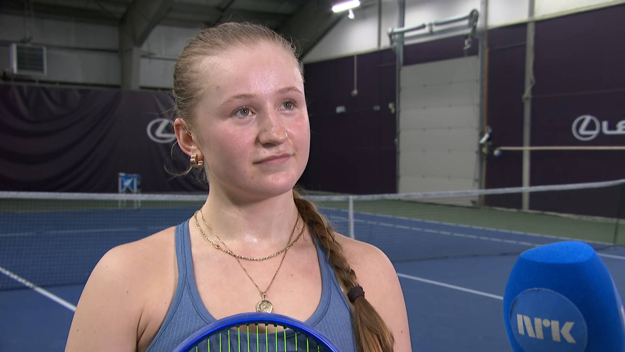 En tennisspiller som blir intervjuet