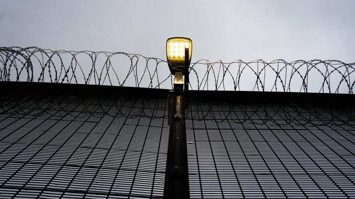 Avslørt i fengsel: Gjemte mobil i grøttallerken