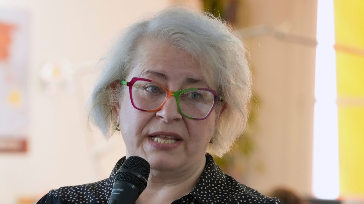 Russisk journalist i sikkerhet i Paris etter dramatisk flukt