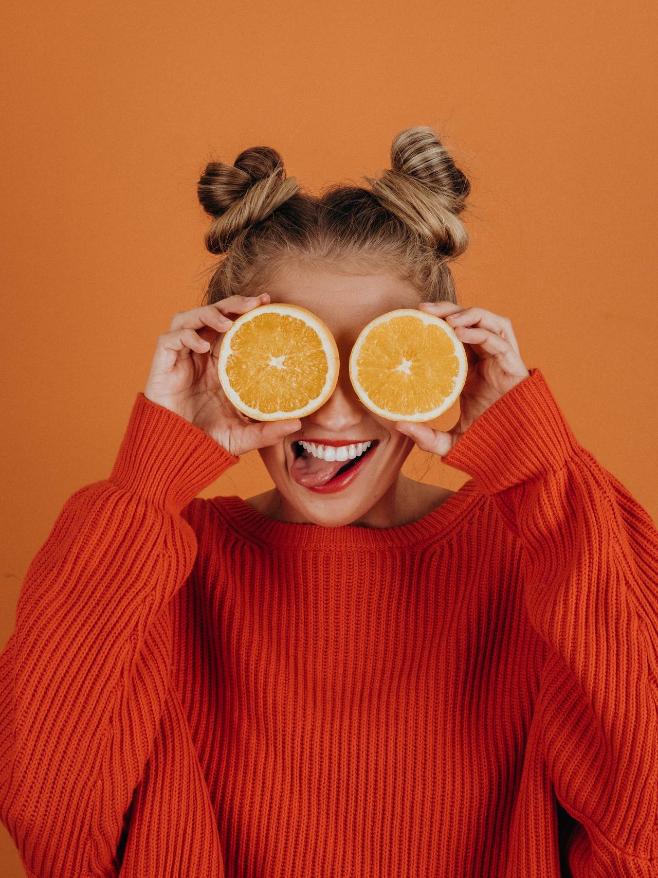 Oransje.